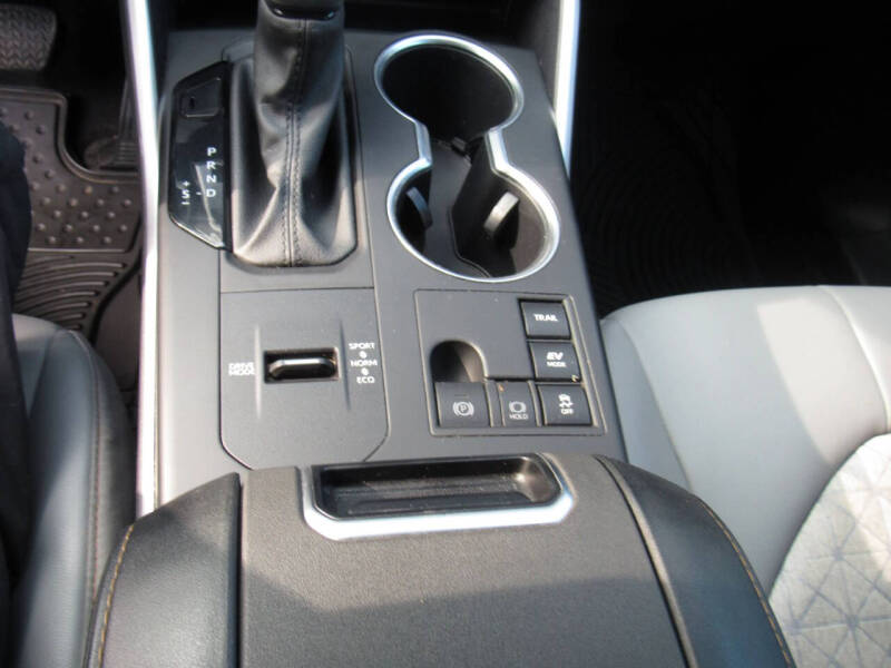 2023 Toyota Highlander Hybrid Bronze Edition