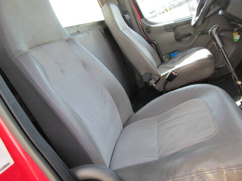 2005 Freightliner Business class M2