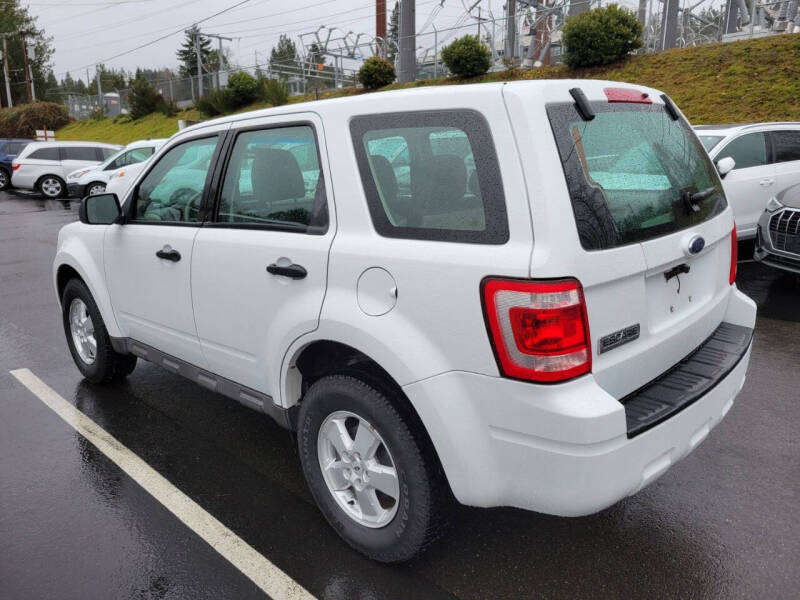 2009 Ford Escape XLS photo 5