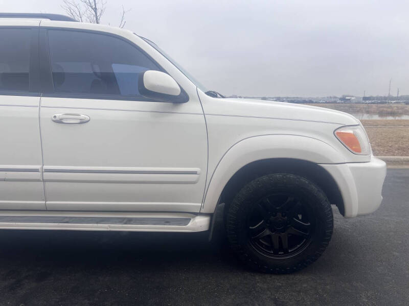 2005 Toyota Sequoia SR5