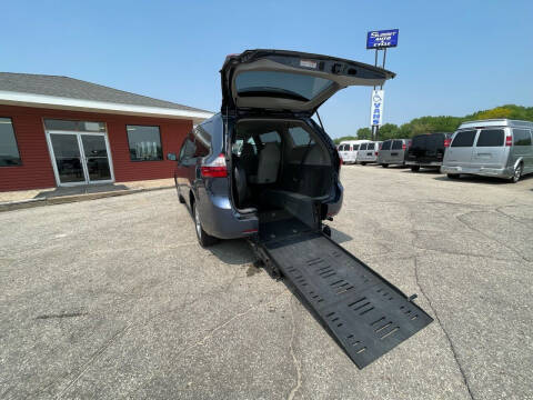 2017 Toyota Sienna for sale at Summit Auto & Cycle in Zumbrota MN