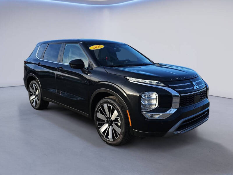 2025 Mitsubishi Outlander SE's photo