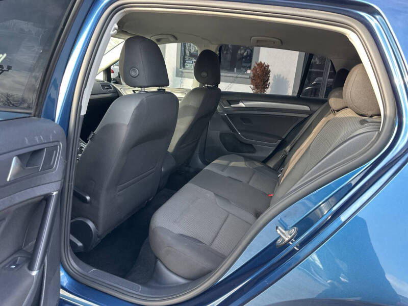 2019 Volkswagen Golf SE