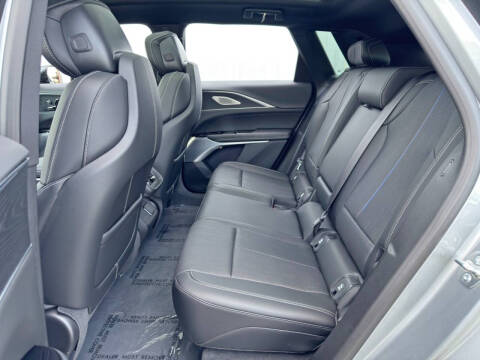 2025 Cadillac LYRIQ Luxury 2