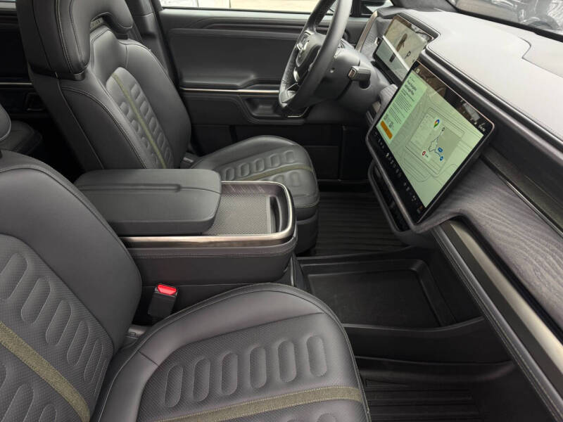 2024 Rivian R1T Adventure