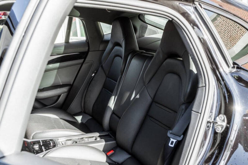 2018 Porsche Panamera 4