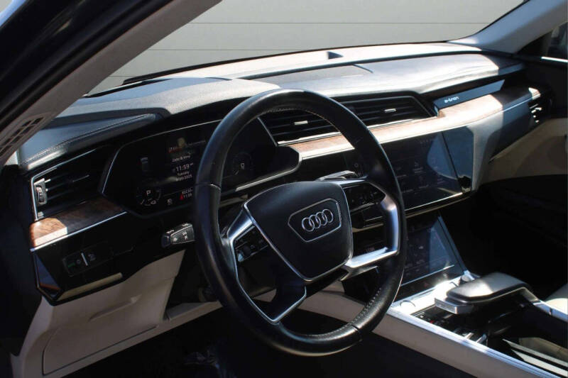 2019 Audi e-tron quattro Prestige