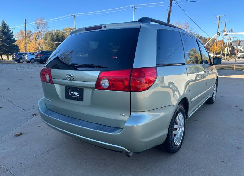 2006 Toyota Sienna LE 7 Passenger