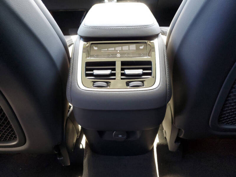 2025 Volvo XC90 B6 Ultra Bright Theme 7P