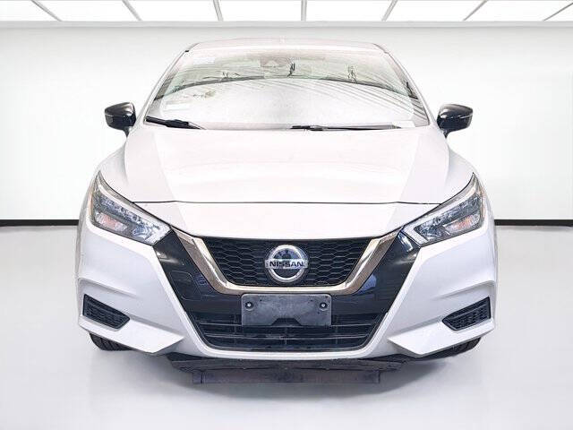 2022 Nissan Versa SR