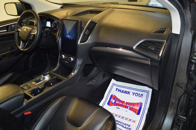 2022 Ford Edge Titanium