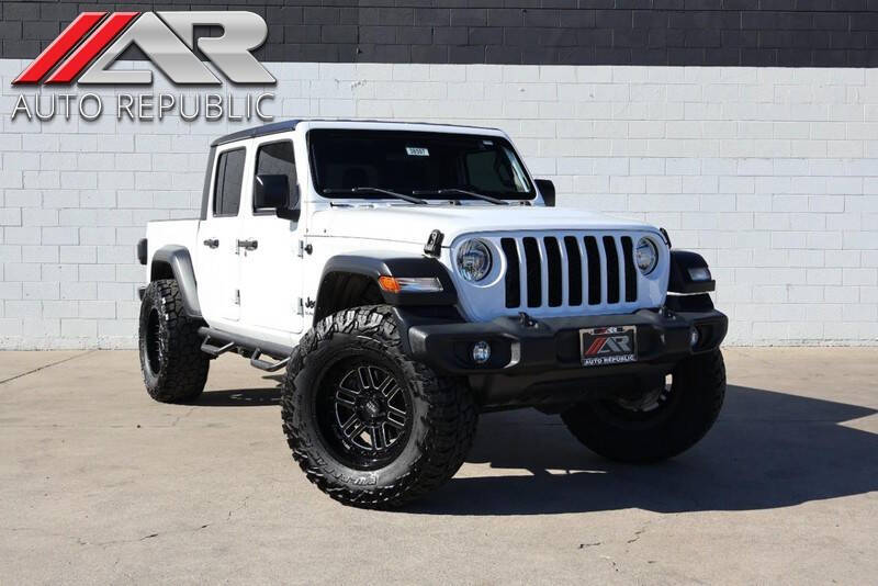 2020 Jeep Gladiator Sport S's photo