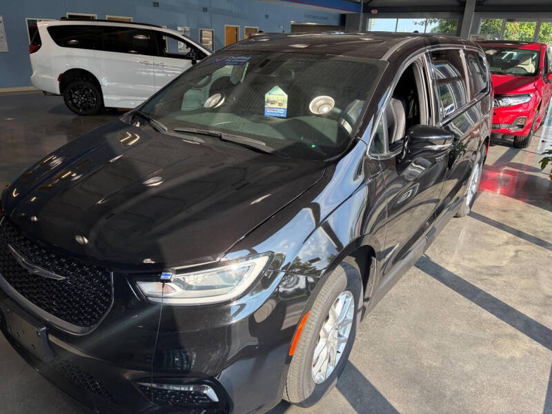 2025 Chrysler Pacifica Select