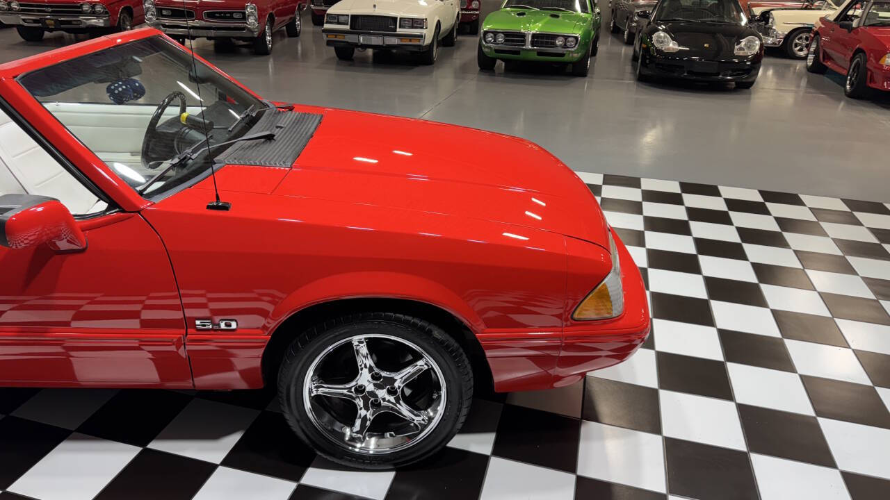 1992 Ford Mustang 22