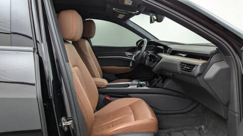 2022 Audi e-tron quattro Premium