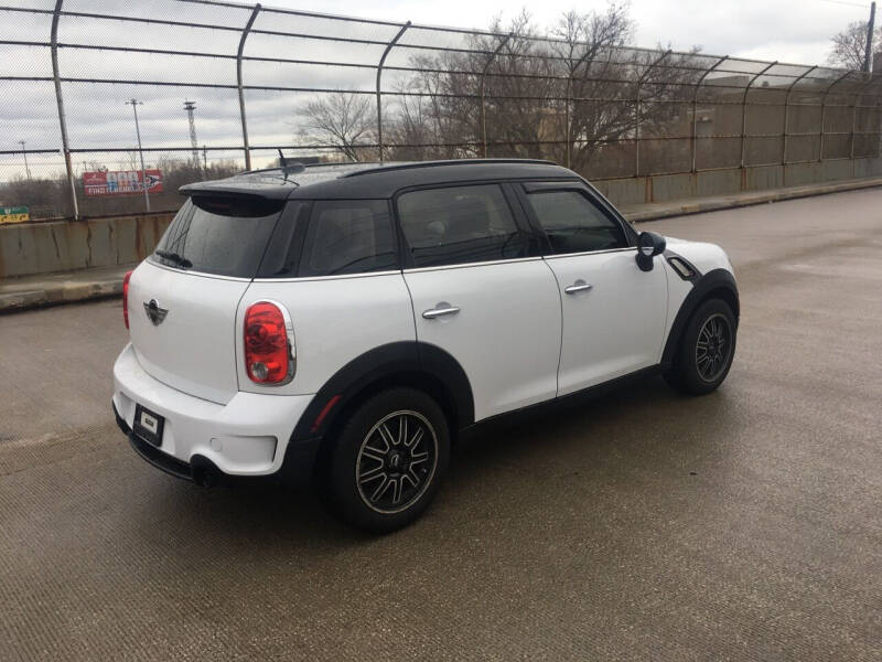 2014 MINI Countryman Countryman S photo 19