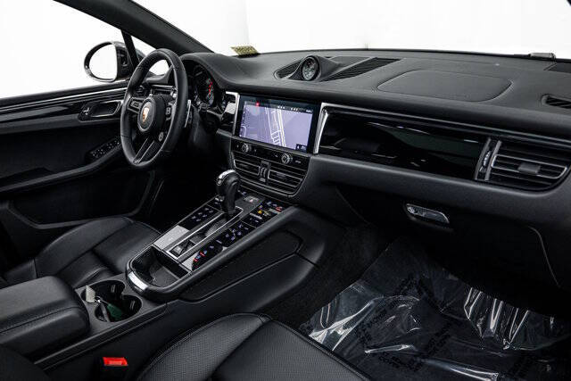 2023 Porsche Macan T