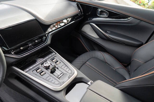 2026 Aston Martin DBX 707