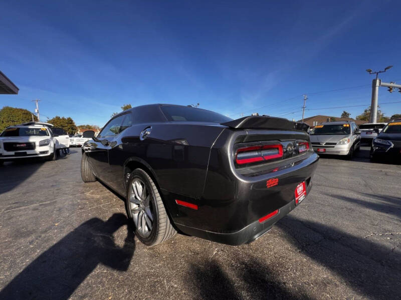 2022 Dodge Challenger GT photo 9