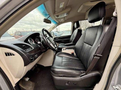 2013 Chrysler Town and Country Touring