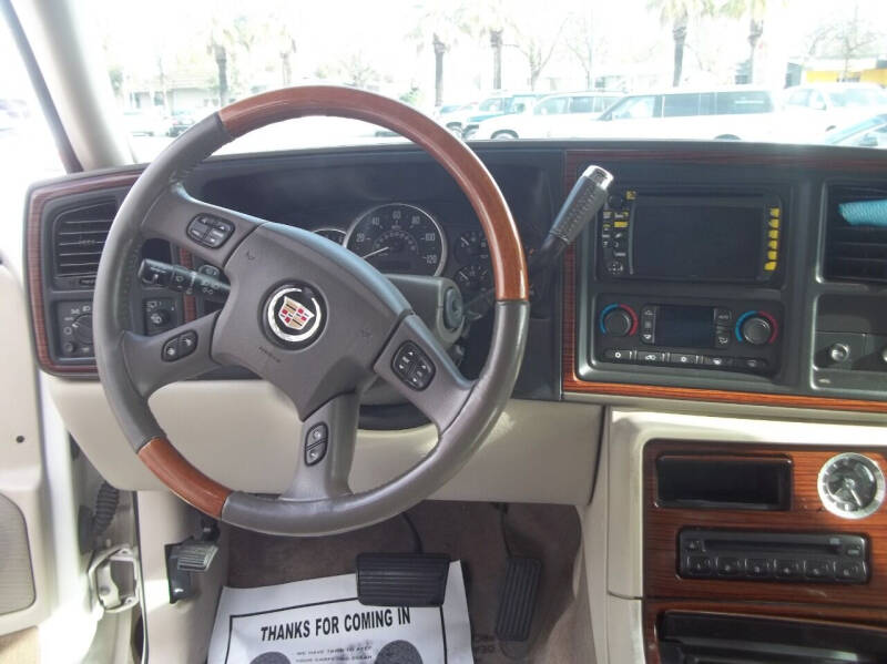 2004 Cadillac Escalade Base photo 31