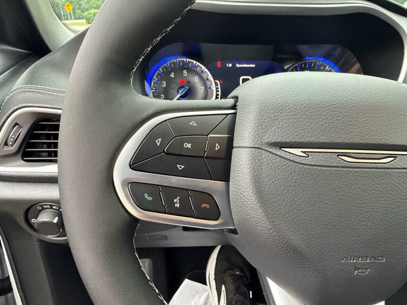 2027 Chrysler Pacifica Select