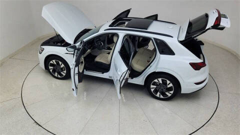 2022 Audi e-tron quattro Premium