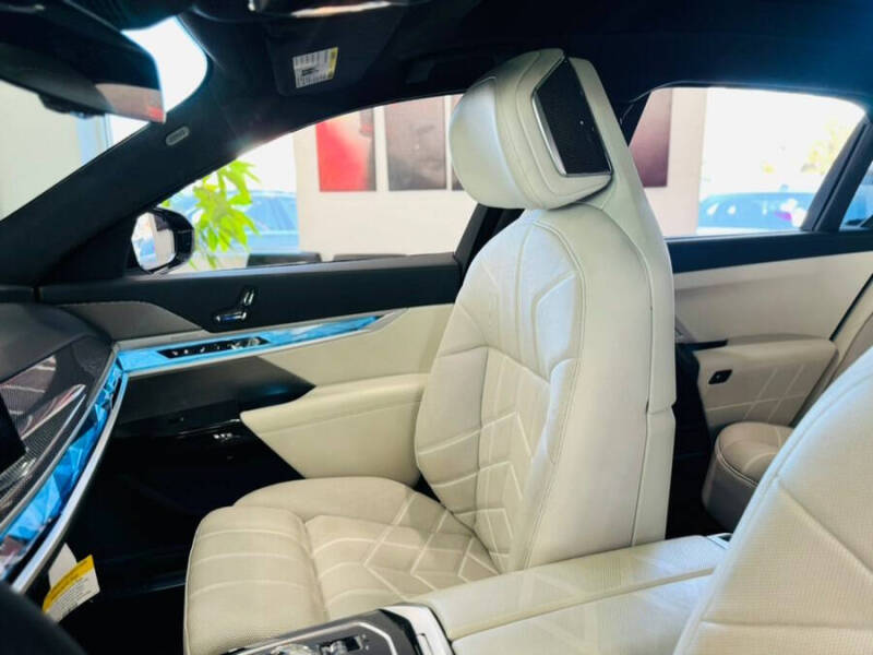 2023 BMW 7 Series 740i