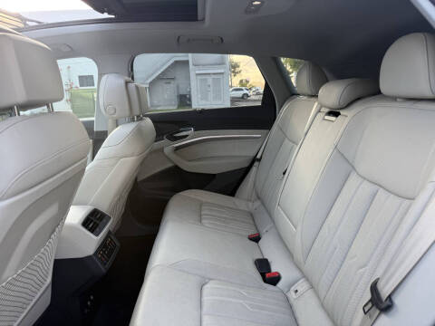 2019 Audi e-tron quattro Prestige