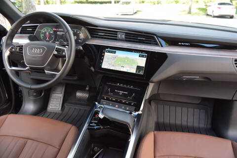 2022 Audi e-tron quattro Premium