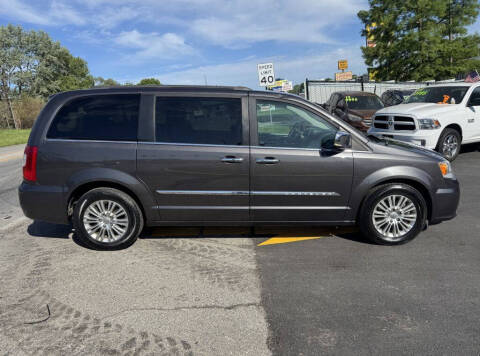 2015 Chrysler Town and Country Touring-L