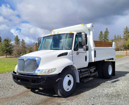 2004 International 4300 for sale at CPMTRUCKSALES.COM in Central Point OR