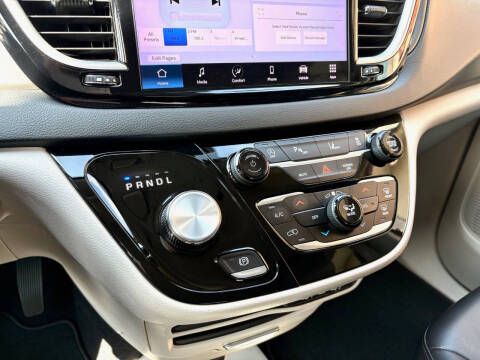 2023 Chrysler Pacifica Touring L