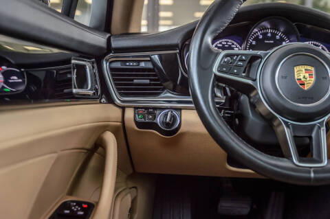 2018 Porsche Panamera 4