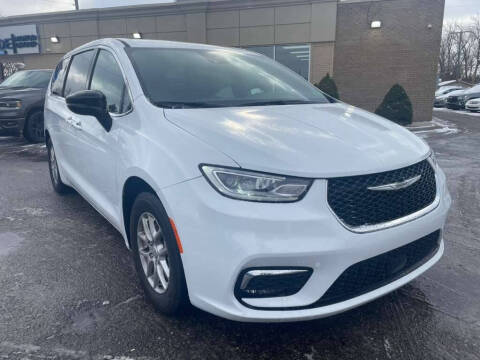 2025 Chrysler Pacifica Select