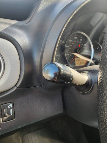 2012 Toyota Yaris 5-Door LE