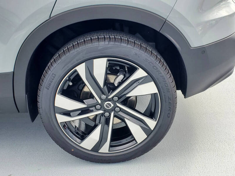 2026 Volvo XC40 B4 Plus