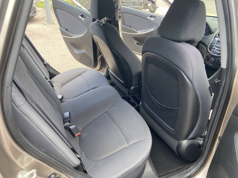 2013 Hyundai Accent SE