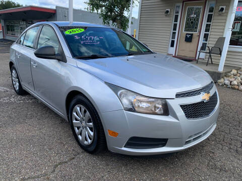 2011 Chevrolet Cruze for sale at G & G Auto Sales in Steubenville OH