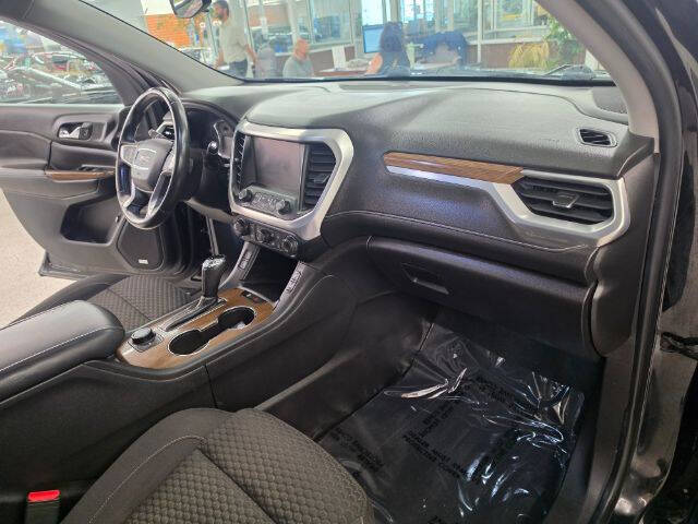 2017 GMC Acadia SLE-2