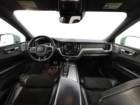 2018 Volvo XC60 T5 R-Design