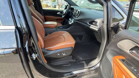 2025 Chrysler Pacifica Plug-In Hybrid Pinnacle