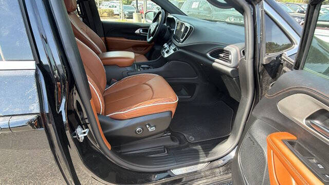 2025 Chrysler Pacifica Plug-In Hybrid Pinnacle