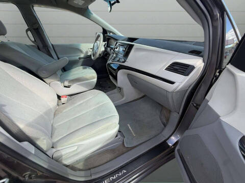2013 Toyota Sienna L 7-Passenger