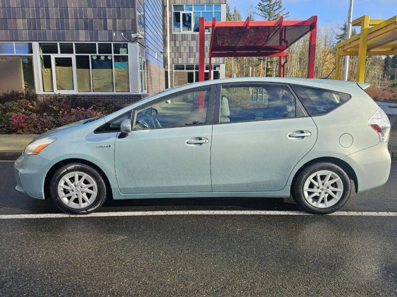 2013 Toyota Prius v Two