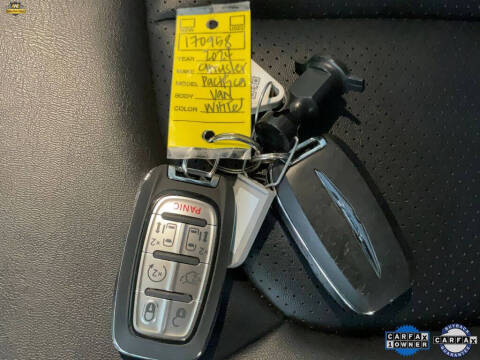 2024 Chrysler Pacifica Plug-In Hybrid Select