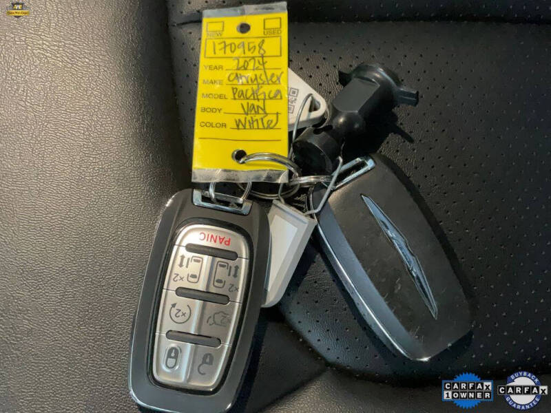 2024 Chrysler Pacifica Plug-In Hybrid Select