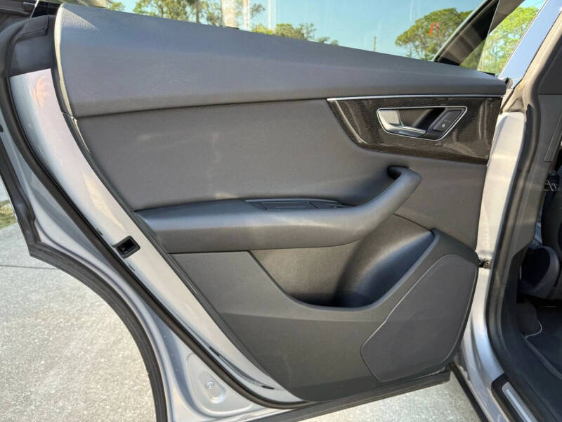 2019 Audi Q8 quattro Premium 55 TFSI