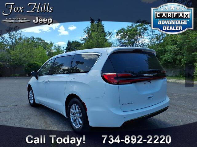 2026 Chrysler Pacifica Select