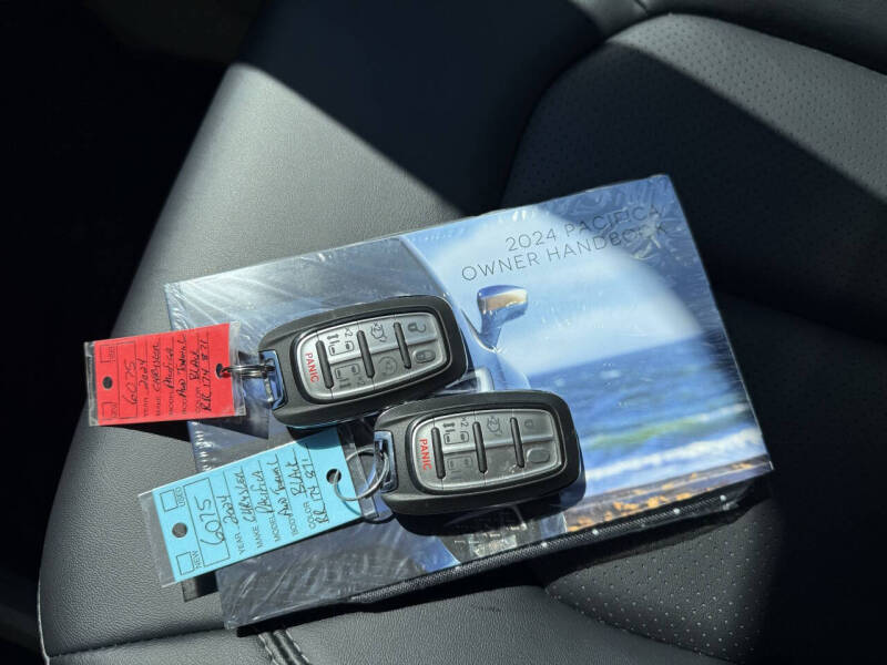 2024 Chrysler Pacifica Touring L
